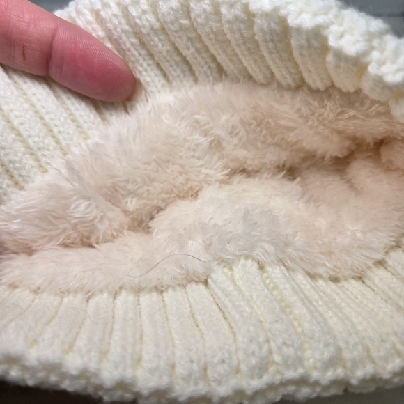 The North Face Cream Cable Knit Beanie - Picture 3 of 3